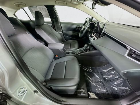 Used 2025 Toyota Corolla LE image 12