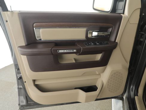 Used 2017 RAM 1500 Laramie w/ Convenience Group image 6