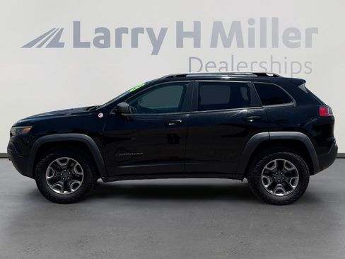 Used 2019 Jeep Cherokee Trailhawk w/ Cold Weather Group AWD/4WD image 2