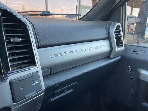 Used 2022 Ford F250 Lariat w/ Black Appearance Package image 12