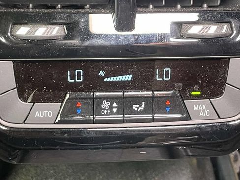 Used 2024 BMW iX xDrive50 AWD/4WD image 22