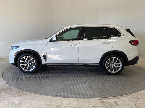 New 2026 BMW X5 xDrive40i w/ Premium Package image 2