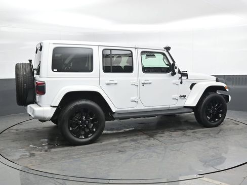 Used 2021 Jeep Wrangler Unlimited Sahara image 3