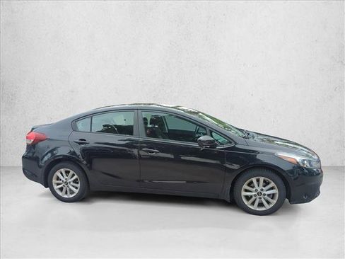 Used 2017 Kia Forte S FWD image 5