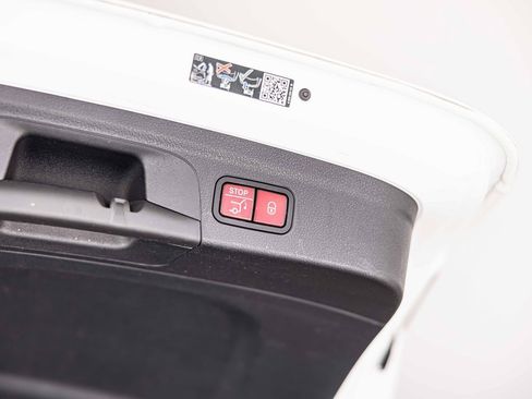 Used 2022 Mercedes-Benz GLE 450 4MATIC w/ Revised AMG Line Exterior image 18