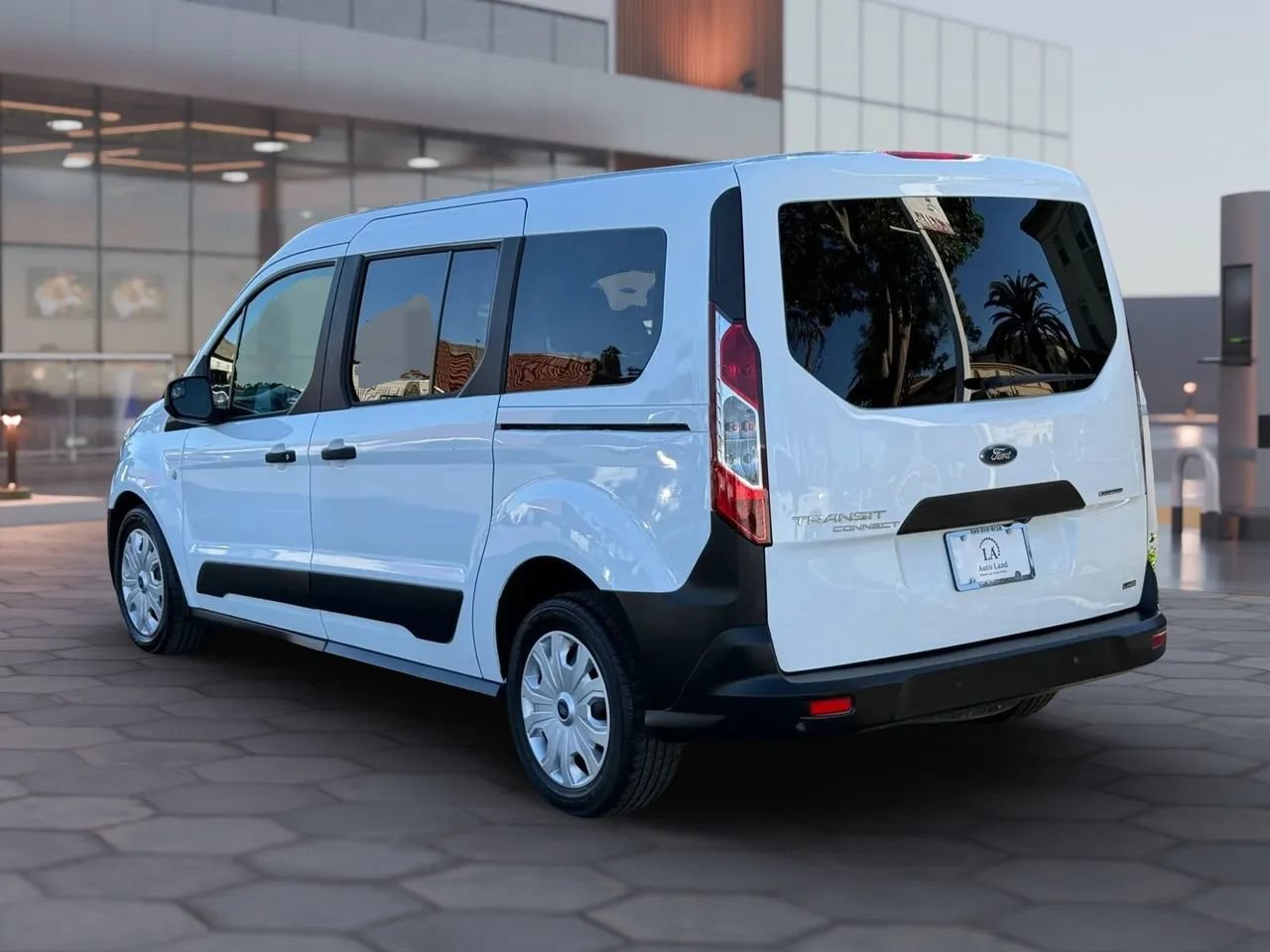 Used 2021 Ford Transit Connect XL FWD image 4