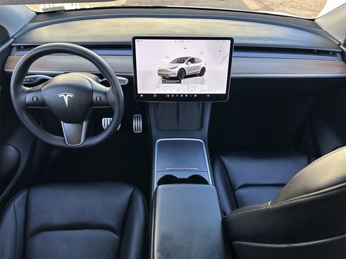 Used 2022 Tesla Model Y Performance image 11