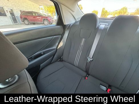 Used 2022 Hyundai Elantra SEL w/ Convenience Package image 11