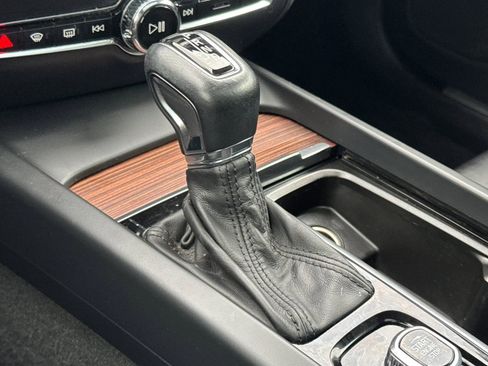 Used 2020 Volvo S60 T5 Momentum w/ Protection Package image 21