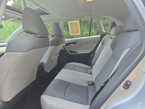 Used 2022 Toyota RAV4 XLE w/ Convenience Package FWD image 13