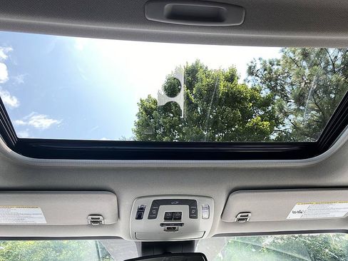 Certified 2026 Toyota Sienna XLE FWD image 23