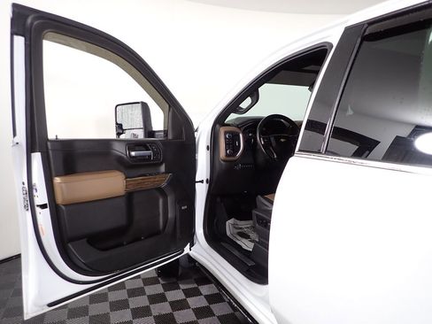 Used 2021 Chevrolet Silverado 3500 High Country w/ Snow Plow Prep/Camper Package AWD/4WD image 22