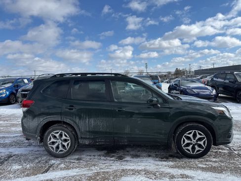 Used 2023 Subaru Forester Premium image 9