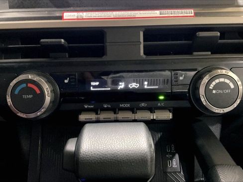 Certified 2025 Toyota Tacoma SR5 AWD/4WD image 33