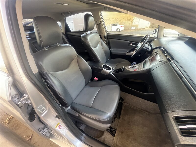 Used 2013 Toyota Prius Four w/ Deluxe Solar Roof Pkg FWD image 26