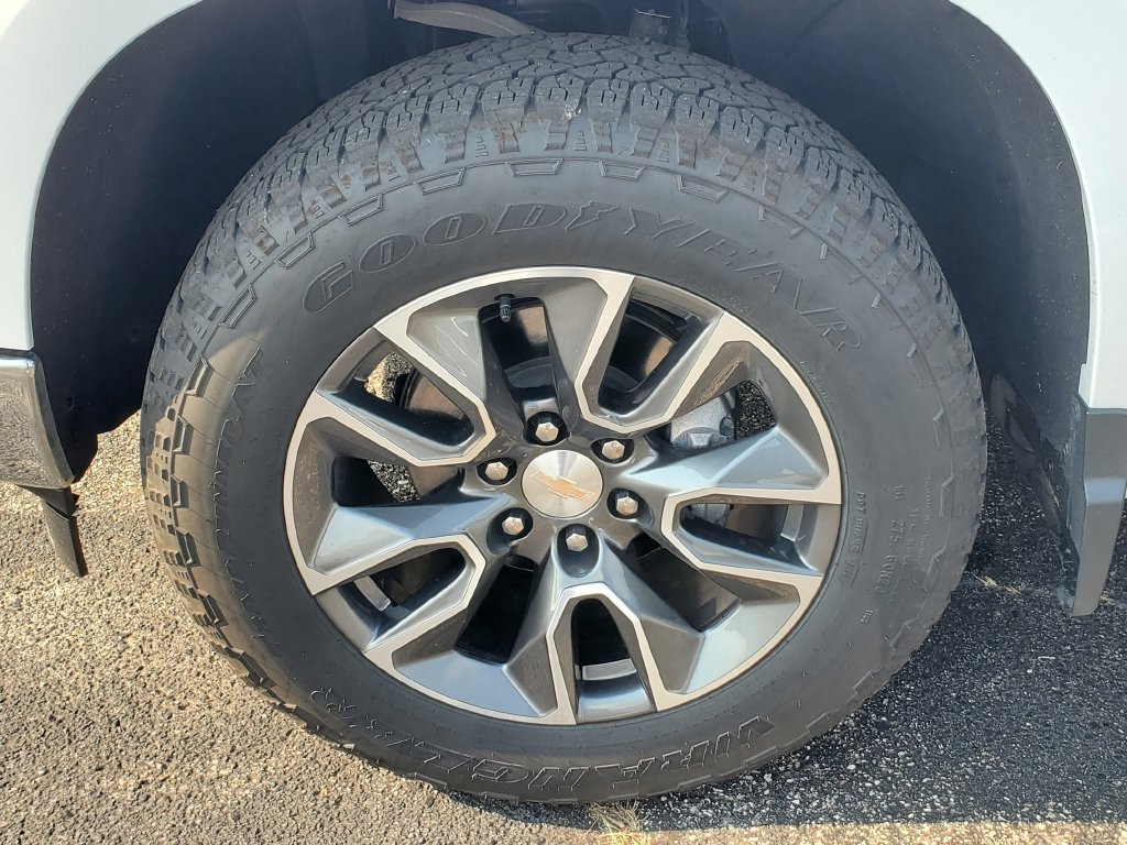 Used 2024 Chevrolet Silverado 1500 LT AWD/4WD image 30