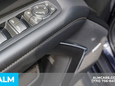 Used 2025 Chevrolet Suburban Premier AWD/4WD image 53