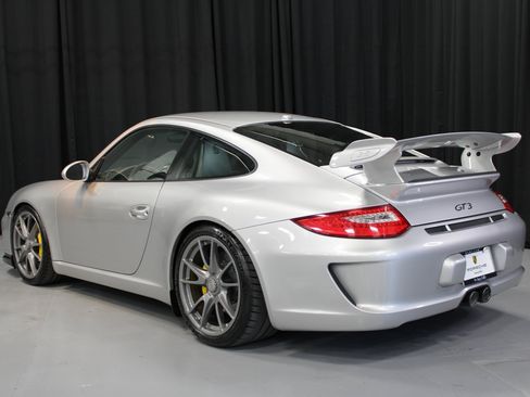 Used 2010 Porsche 911 GT3 image 3