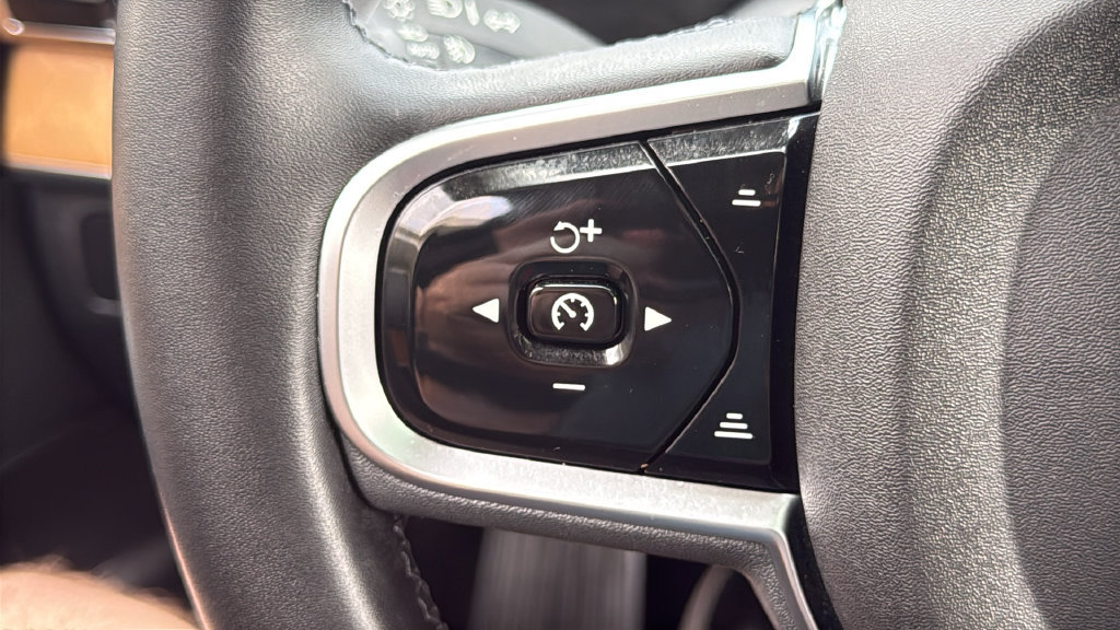 Certified 2025 Volvo XC90 T8 Plus AWD/4WD image 12