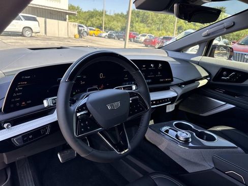 New 2026 Cadillac Optiq Luxury 2 AWD/4WD image 32