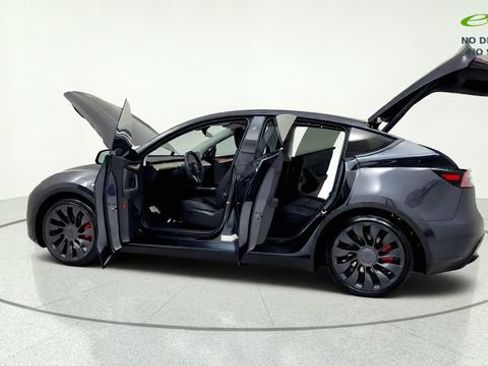 Used 2024 Tesla Model Y Performance AWD/4WD image 15