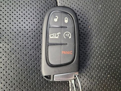 Used 2021 Jeep Cherokee Limited AWD/4WD image 32