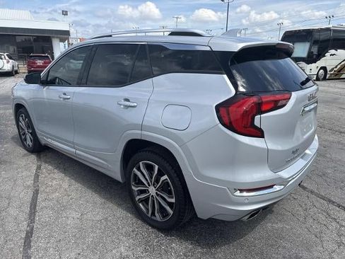 Used 2020 GMC Terrain Denali w/ Denali Premium Package FWD image 8