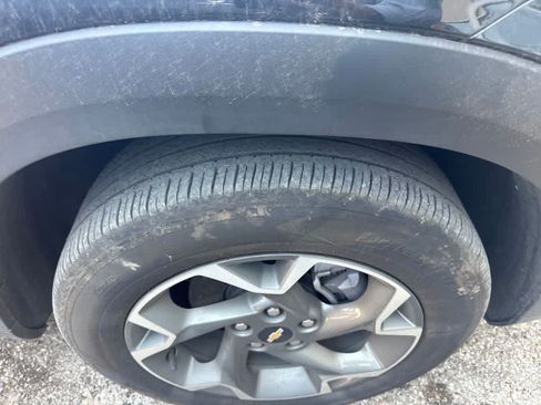 Used 2025 Chevrolet Trax LT FWD image 4