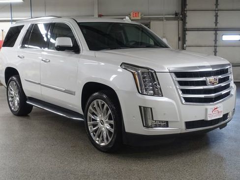 Used 2020 Cadillac Escalade Luxury image 1