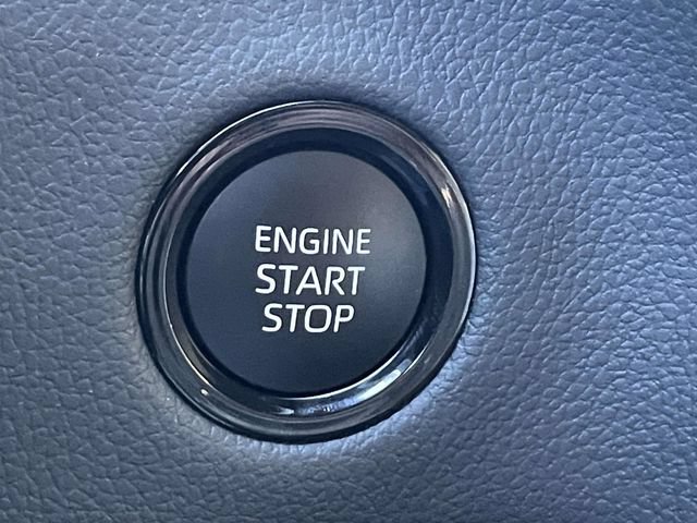 Used 2025 Toyota Tundra Limited AWD/4WD image 31