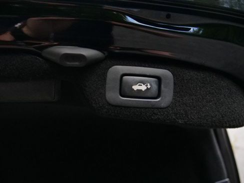 Used 2016 Lexus LS 460 w/ Comfort Package RWD image 38
