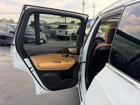 Used 2016 Volvo XC90 T6 Momentum w/ Momentum Plus Package AWD/4WD image 38
