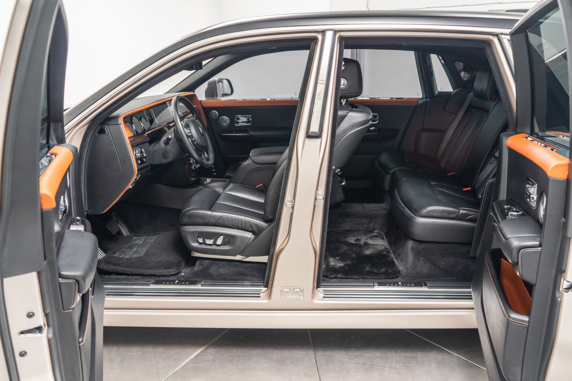 Used 2019 Rolls-Royce Phantom Sedan RWD image 33