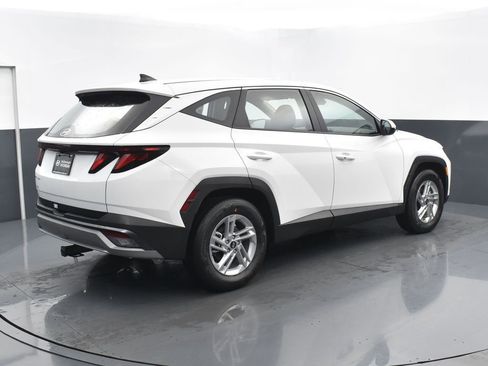Used 2025 Hyundai Tucson SE image 3
