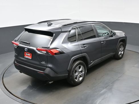 Used 2022 Toyota RAV4 LE AWD/4WD image 38