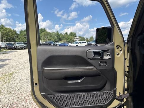 Used 2025 Jeep Wrangler Unlimited Rubicon 392 AWD/4WD image 22
