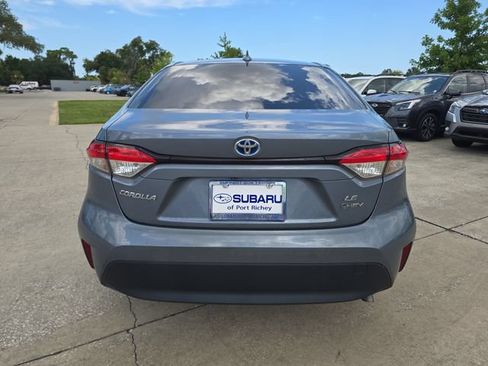 Used 2025 Toyota Corolla LE FWD image 4