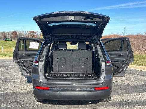 Used 2023 Jeep Grand Cherokee L Laredo image 37