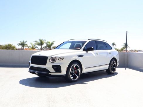 Certified 2023 Bentley Bentayga AWD/4WD image 8