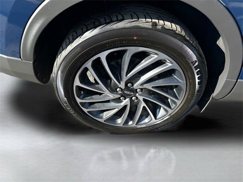 Used 2020 Lincoln Nautilus Reserve image 11