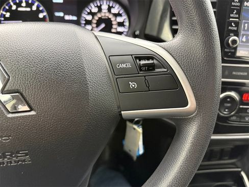 Used 2019 Mitsubishi Outlander ES image 33