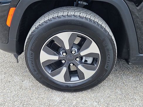 Used 2023 Jeep Grand Cherokee 4WD 4xe image 7