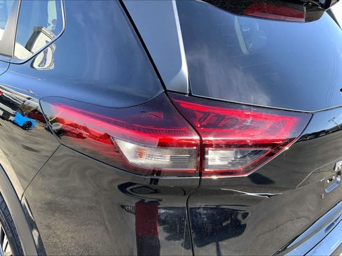 Used 2022 Nissan Rogue SV w/ SV Premium Package FWD image 26
