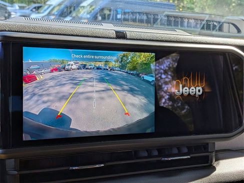 Used 2024 Jeep Wrangler Unlimited image 18