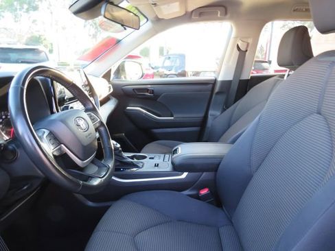 Certified 2022 Toyota Highlander LE image 15