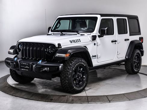 Used 2023 Jeep Wrangler Unlimited w/ Cold Weather Group AWD/4WD image 2