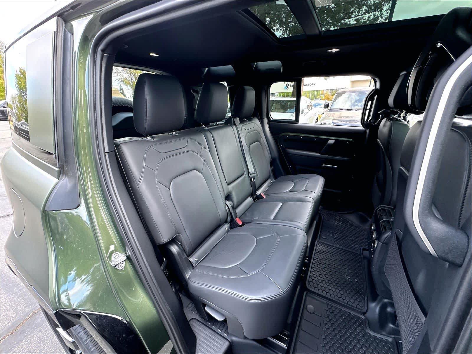 New 2026 Land Rover Defender 110 X-Dynamic SE AWD/4WD image 26