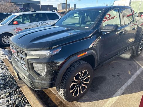 Used 2025 GMC Canyon AT4 w/ Nightfall Edition image 5