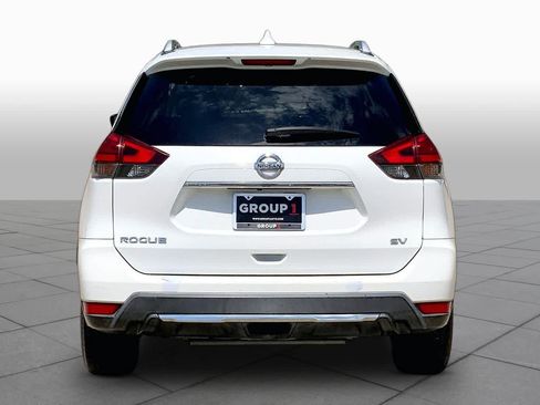 Used 2017 Nissan Rogue SV FWD image 4