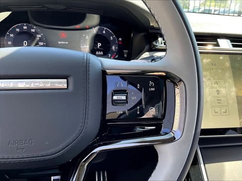 New 2025 Land Rover Range Rover Velar Dynamic SE image 17